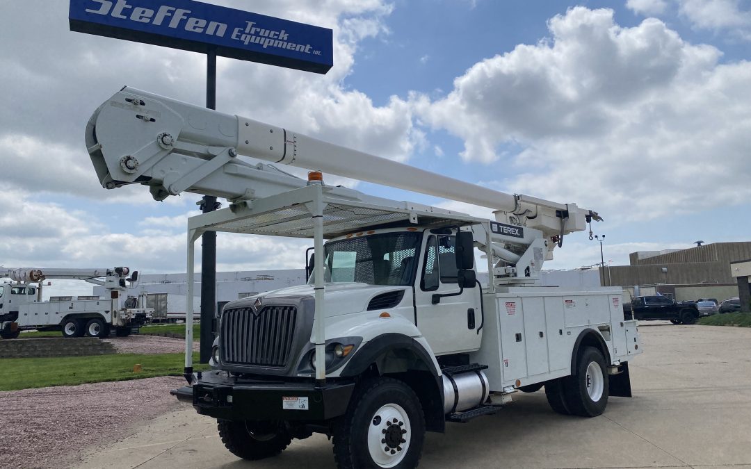 2015 INTERNATIONAL 74004×4 Material Handling Bucket Truck (MRP1473)