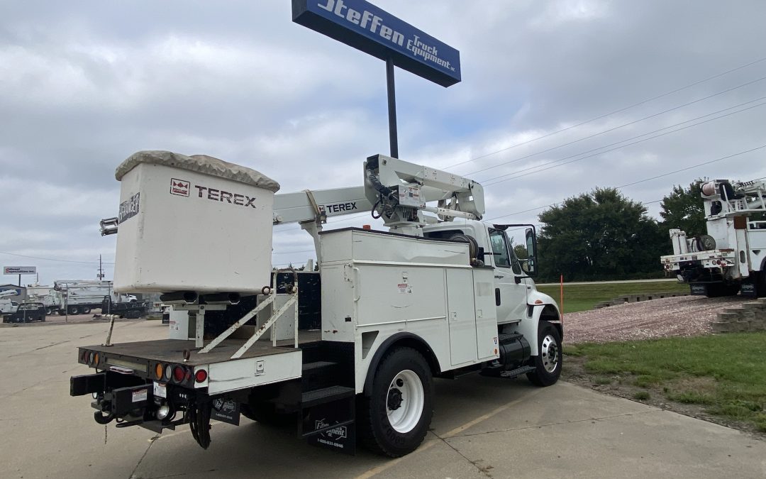 2011 International 4400 with 46′ Material Handling Boom (MPFP1423)