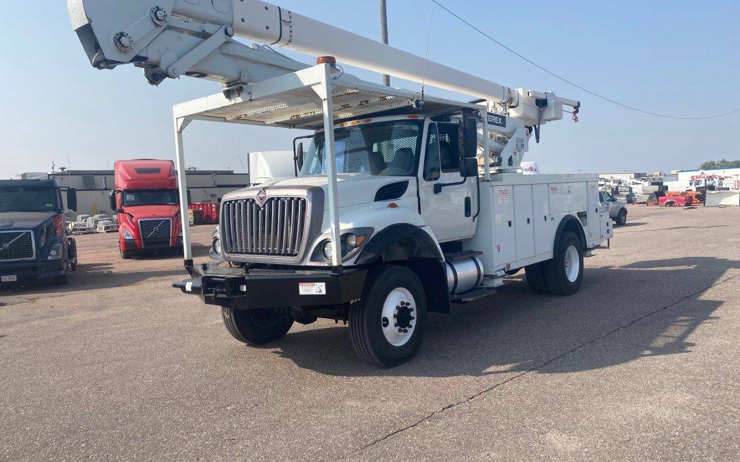 2015 International 4×4 60′ Material Handling Bucket Truck (MRP1474)